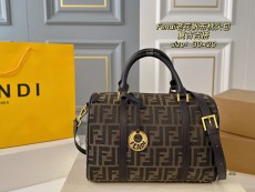 フェンディバッグ FENDI 2025新作 ハンドバッグ