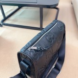 グッチバッグ GUCCI 2025新作 メッセンジャーバッグ