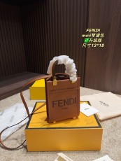 フェンディバッグ FENDI 2025新作 スリングバッグ