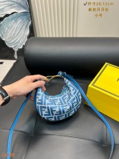 フェンディバッグ FENDI 2025新作 スリングバッグ
