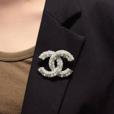 シャネルブローチ CHANEL 2025新作 ブローチ