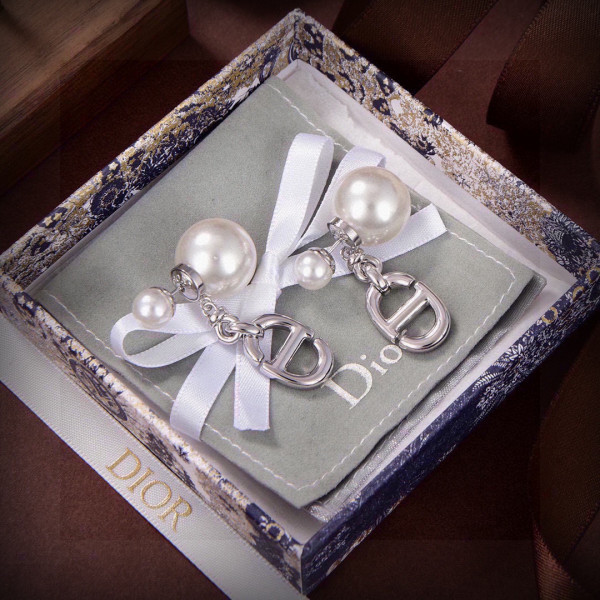 ディオールピアス DIOR 2025新作 ピアス
