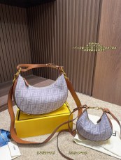 フェンディバッグ FENDI 2025新作 スリングバッグ
