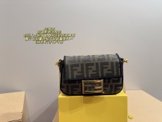フェンディバッグ FENDI 2025新作 ハンドバッグ