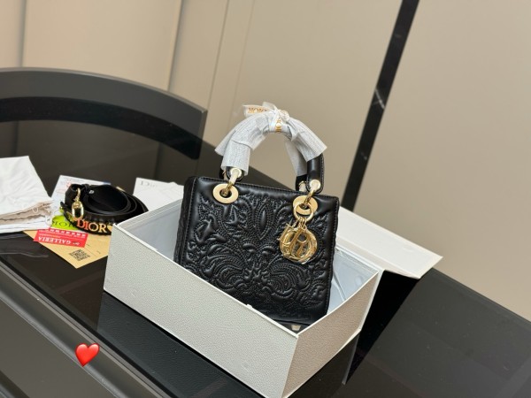 ディオールバッグ DIOR 2025新作 ハンドバッグ