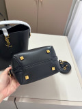 サンローランバッグ Yves Saint Laurent 2025新作 バケットバッグ