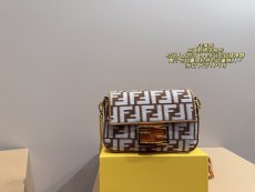 フェンディバッグ FENDI 2025新作 ハンドバッグ