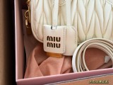 ミュウミュウバッグ Miu Miu 2025新作 スリングバッグ