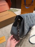 ルイヴィトンバッグ LOUIS VUITTON 2025新作 スリングバッグ