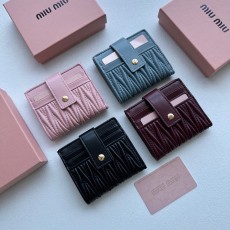 ミュウミュウ財布 Miu Miu 2025新作 パスケース