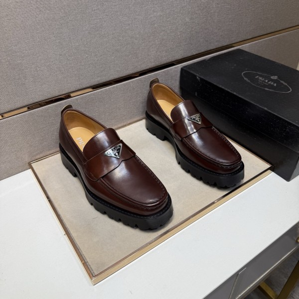 プラダ靴 PRADA 2025新作 モカシン