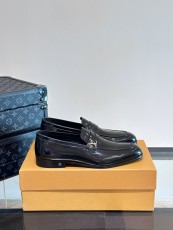 ルイヴィトン靴 LOUIS VUITTON 2025新作 モカシン