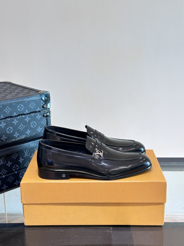 ルイヴィトン靴 LOUIS VUITTON 2025新作 モカシン