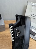 プラダ靴 PRADA 2025新作 カジュアルシューズ