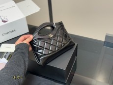 シャネルバッグ CHANEL 2025新作 ハンドバッグ