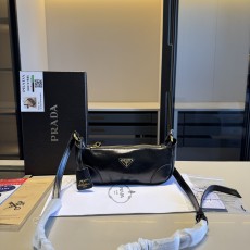 プラダバッグ PRADA 2025新作 ショルダーバッグ