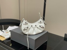 バレンシアガバッグ BALENCIAGA 2025新作 ショルダーバッグ