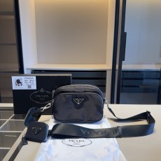 プラダバッグ PRADA 2025新作 スリングバッグ