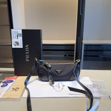 プラダバッグ PRADA 2025新作 ショルダーバッグ