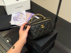 シャネルバッグ CHANEL 2025新作 ハンドバッグ