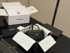 シャネルバッグ CHANEL 2025新作 チェーンバッグ