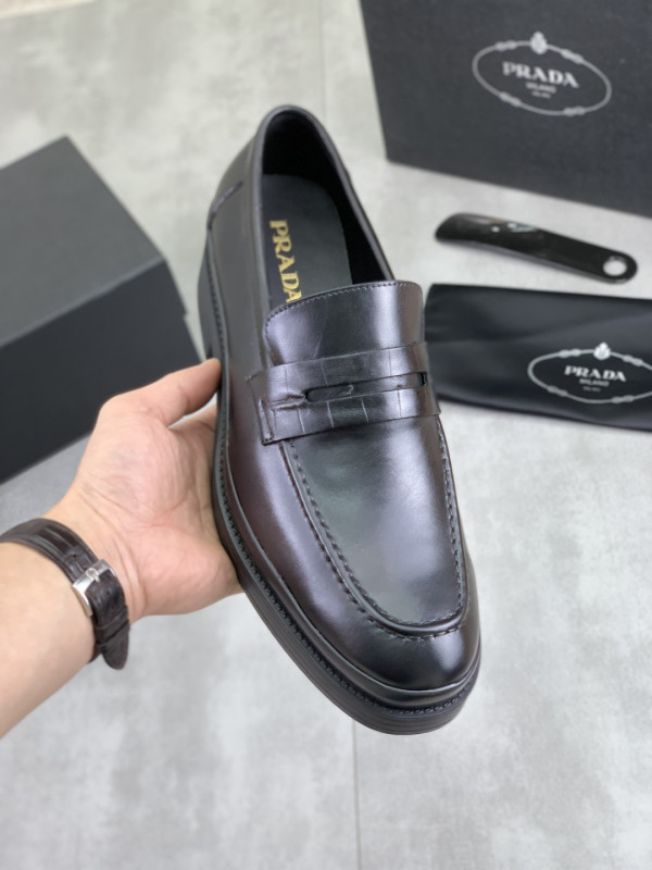 プラダ靴 PRADA 2025新作 スニーカー
