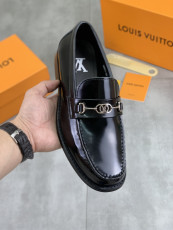 ルイヴィトン靴 LOUIS VUITTON 2025新作 モカシン