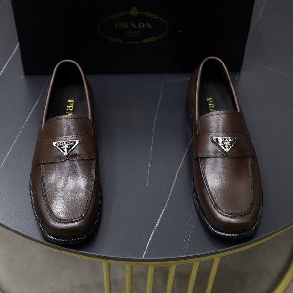 プラダ靴 PRADA 2025新作 モカシン