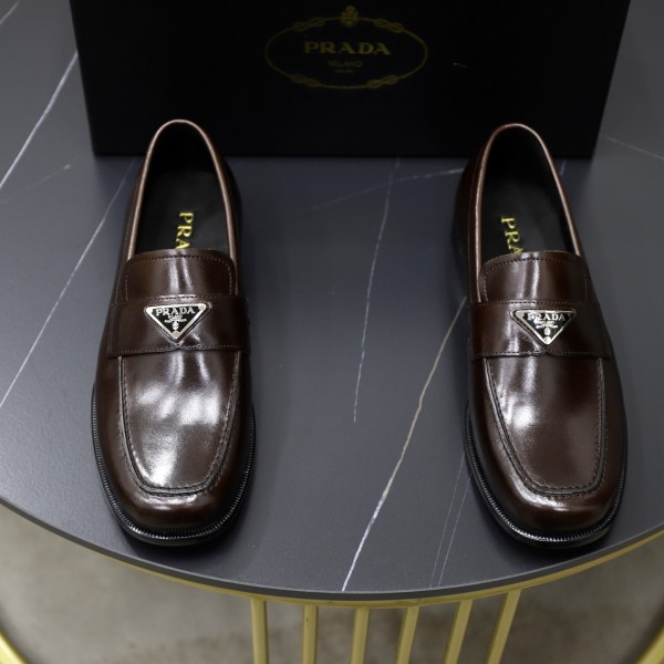プラダ靴 PRADA 2025新作 モカシン