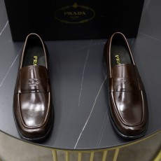 プラダ靴 PRADA 2025新作 モカシン