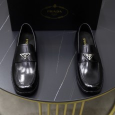 プラダ靴 PRADA 2025新作 モカシン