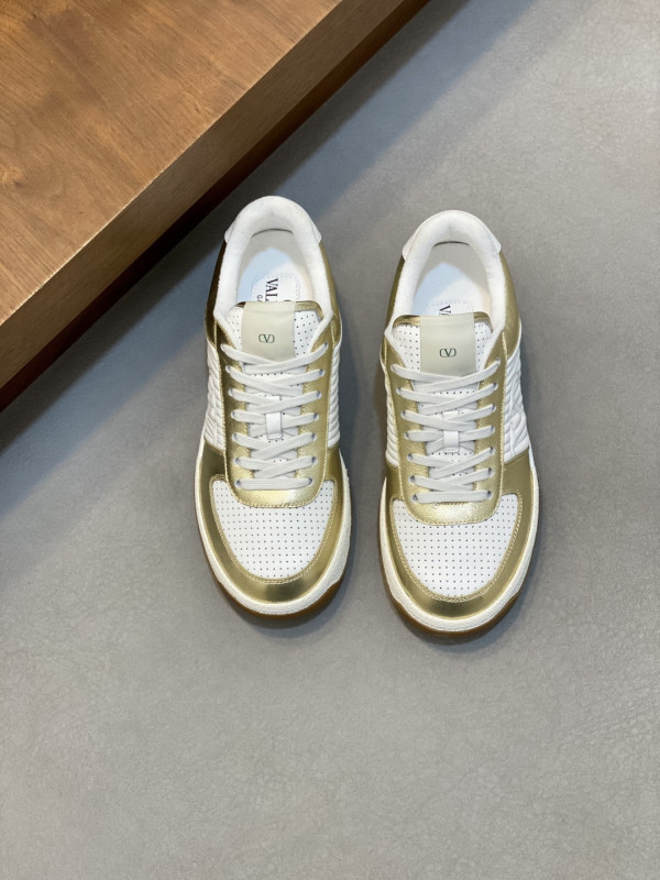 ヴァレンティノ靴 VALENTINO 2025新作 カジュアルシューズ
