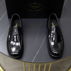 プラダ靴 PRADA 2025新作 モカシン
