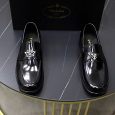 プラダ靴 PRADA 2025新作 モカシン