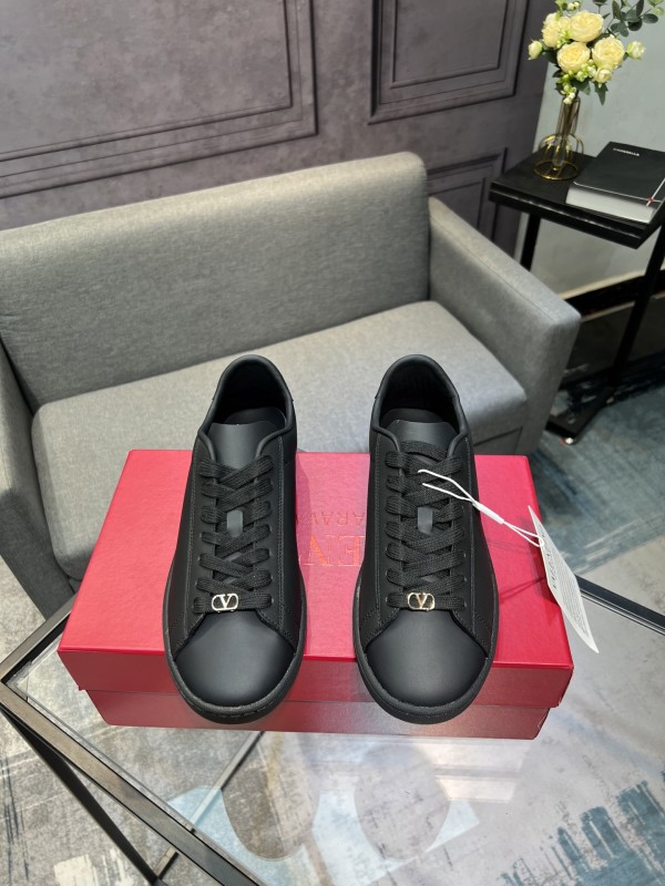 ヴァレンティノ靴 VALENTINO 2025新作 スニーカー
