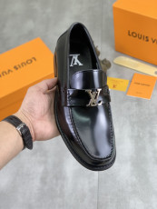 ルイヴィトン靴 LOUIS VUITTON 2025新作 モカシン