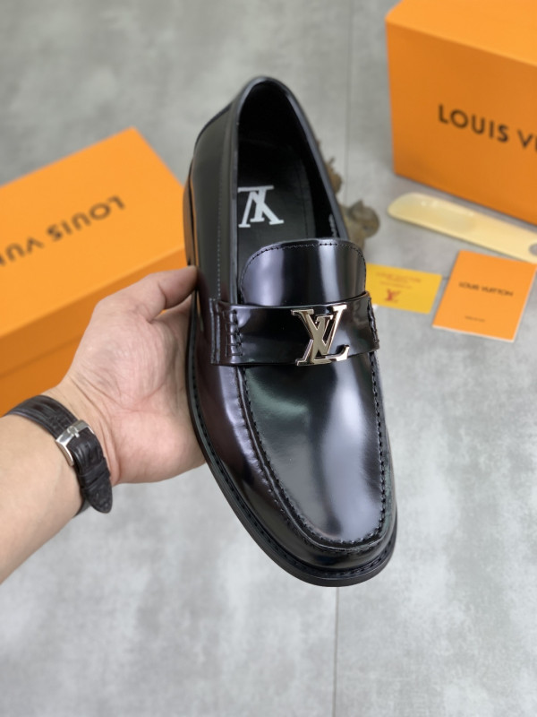 ルイヴィトン靴 LOUIS VUITTON 2025新作 モカシン