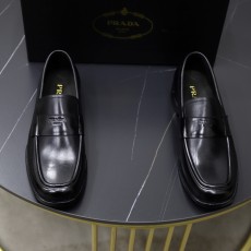 プラダ靴 PRADA 2025新作 モカシン