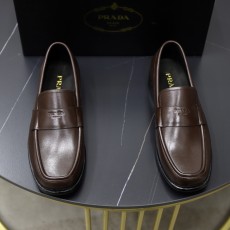 プラダ靴 PRADA 2025新作 モカシン