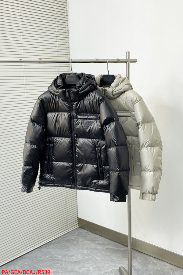 プラダ服 PRADA 2025新作 ダウンジャケット