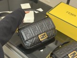 フェンディバッグ FENDI 2025新作 ショルダーバッグ