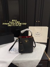 プラダバッグ PRADA 2025新作 バケットバッグ