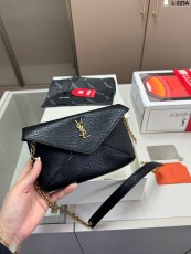 サンローランバッグ Yves Saint Laurent 2025新作 チェーンバッグ