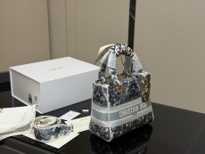 ディオールバッグ DIOR 2025新作 ダイ妃バッグ