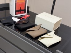 サンローランバッグ Yves Saint Laurent 2025新作 チェーンバッグ