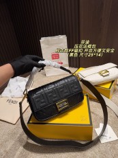 フェンディバッグ FENDI 2025新作 ショルダーバッグ