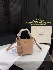 プラダバッグ PRADA 2025新作 バケットバッグ