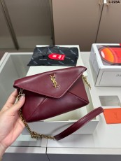 サンローランバッグ Yves Saint Laurent 2025新作 チェーンバッグ