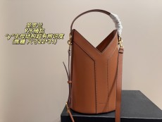 サンローランバッグ Yves Saint Laurent 2025新作 バケットバッグ