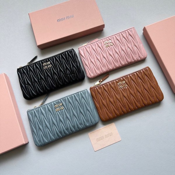 ミュウミュウ財布 Miu Miu 2025新作 財布